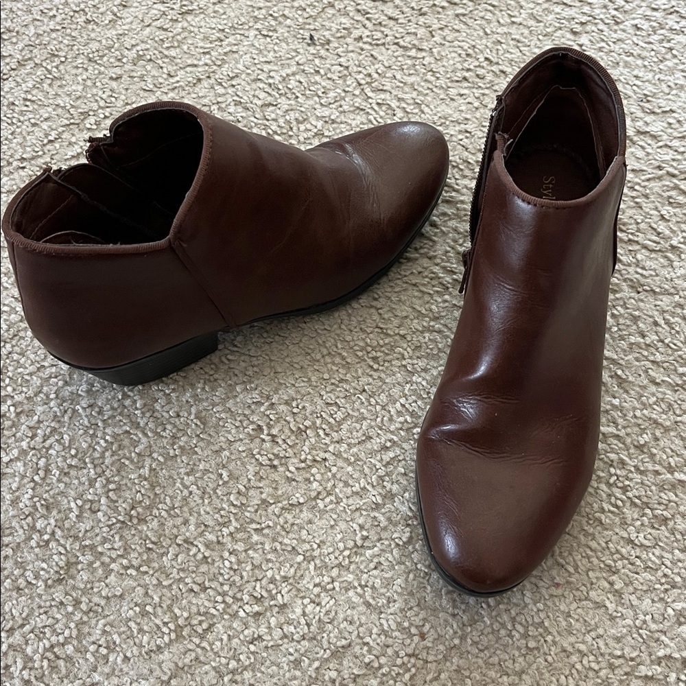 Brown ankle boots size 6.5